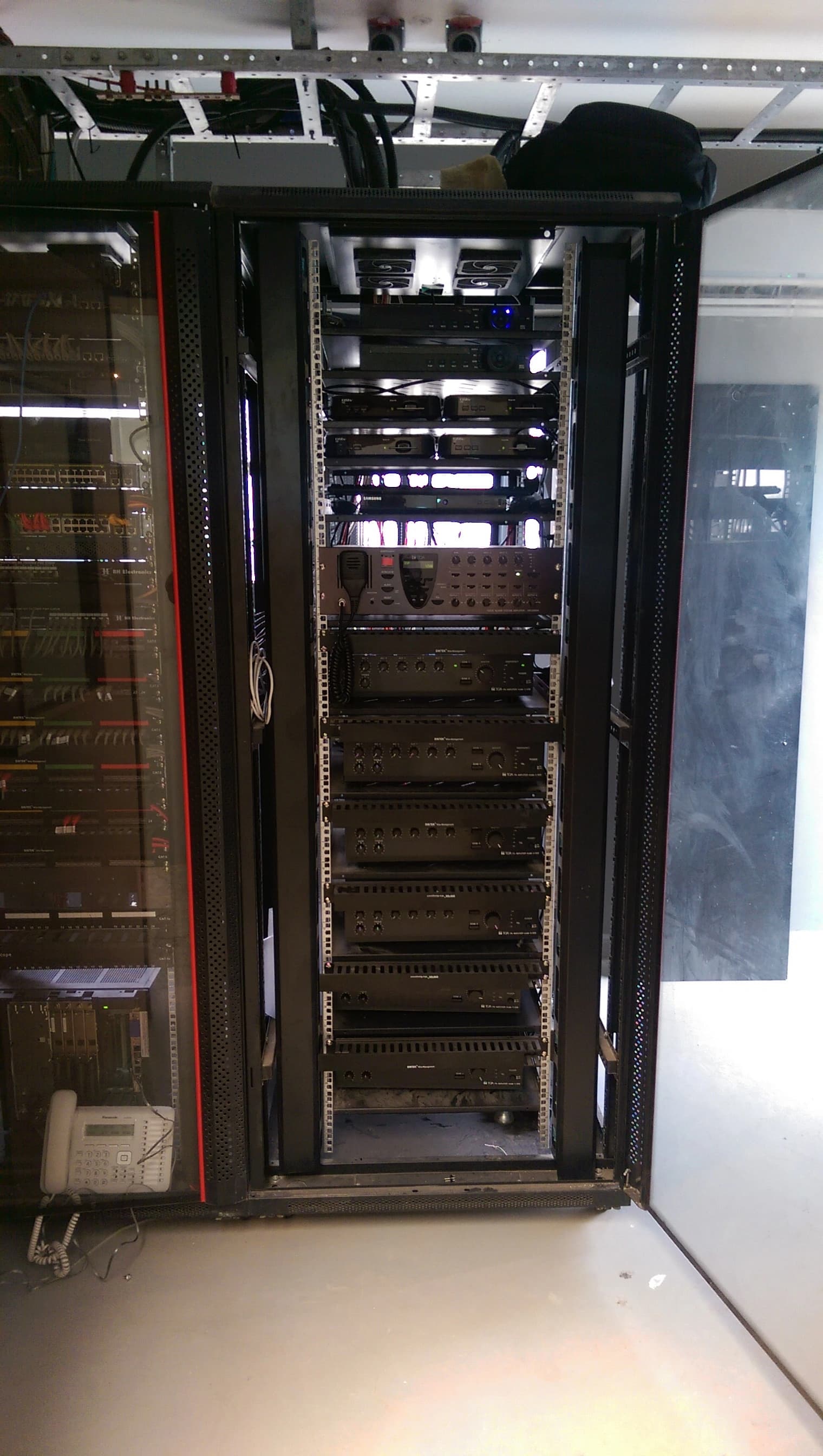 Network Infrastructures and Server Hardware